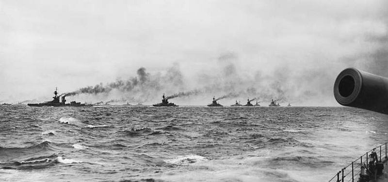 Photo of a line of World War 1 era combat ships